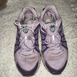 women’s tennis shoes